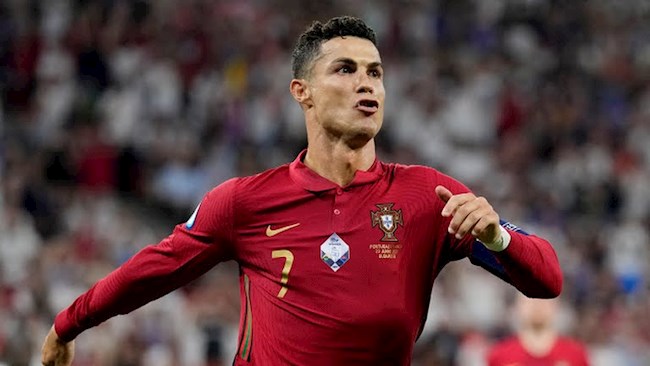Chiêm ngưỡng bàn thắng đầu tiên của Cristiano Ronaldo vào lưới ĐT Pháp