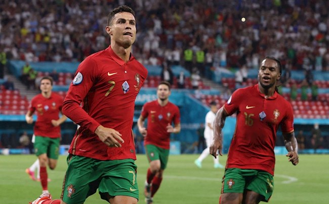 Ronaldo lập hàng loạt kỷ lục tại EURO