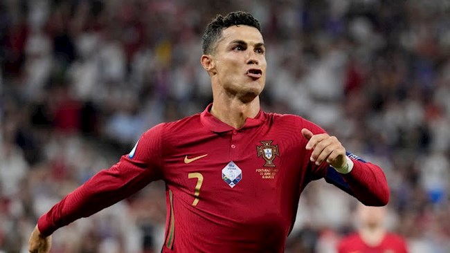 Bàn thắng đầu tiên của tiền đạo Cristiano Ronaldo vào lưới Pháp