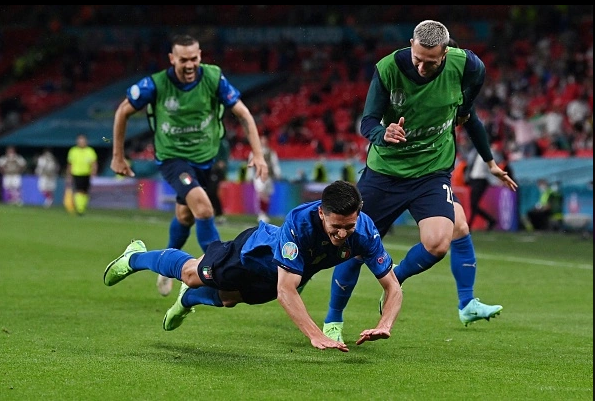 Matteo Pessina và pha ăn mừng gây sốc