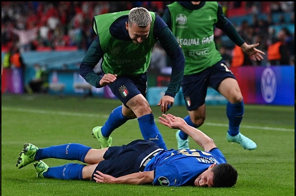 Matteo Pessina và pha ăn mừng gây sốc