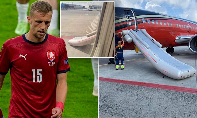 Máy bay gặp sự cố, CH Séc bất lợi trước trận gặp Hà Lan