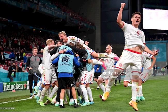 Đánh bại Nga, Đan Mạch lách qua khe cửa cực hẹp để bước vào vòng ⅛ với tư cách nhì bảng một cách ngoạn mục