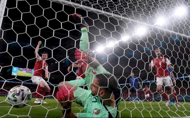 Ao nhen nhom hy vong Italia