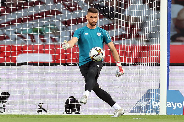 Thủ môn Unai Simon tập bắt 11m Thủ môn Unai Simon tập bắt 11m