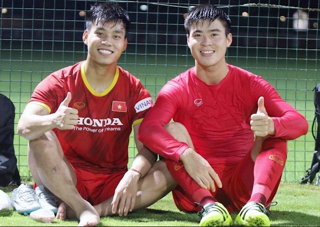 Bị cách ly, Duy Mạnh và Văn Thanh vẫn lách luật để chơi bóng cùng nhau