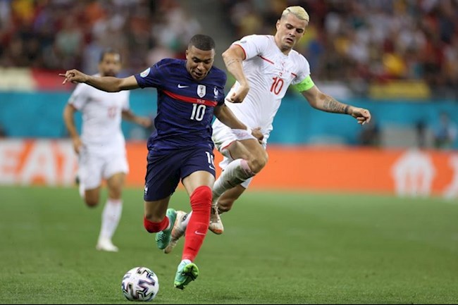 Granit Xhaka bị treo giò ở trận đấu với TBN Granit Xhaka bị treo giò ở trận đấu với TBN