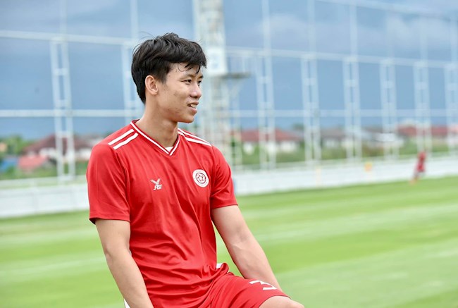 Quế Ngọc Hải là một trong những cầu thủ đẳng cấp nhất của bóng đá Việt Nam. Hãy xem hình ảnh của anh ấy để tận hưởng những khoảnh khắc đẹp và thưởng thức phong cách chơi bóng đá đầy tinh thần chiến đấu.