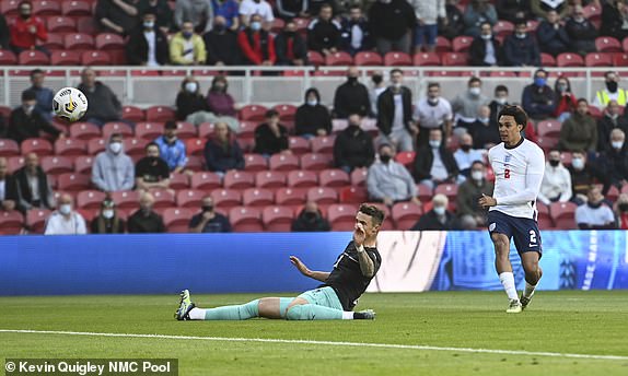 Anh chơi tấn công ngay sau tiếng còi khai cuộc