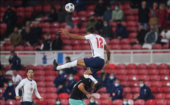 Calvert-Lewin có pha bật cao khiến Cristiano Ronaldo cũng phải xấu hổ