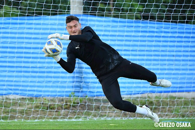 Đặng Văn Lâm thể hiện tài phản xạ trong buổi tập của Cerezo Osaka