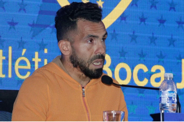 Tiền đạo Carlos Tevez rời Boca Juniors nhưng chưa giải nghệ