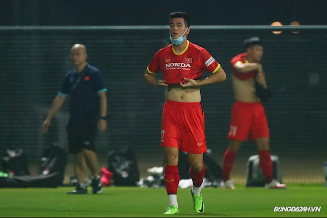 ĐT Việt Nam tập buổi đầu theo lịch AFC: Văn Hậu trở lại, Tiến Linh quay xe