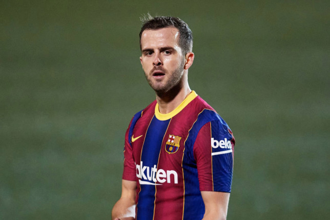 Miralem Pjanic rời Barca nhưng không tới Chelsea