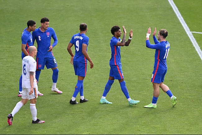 Rashford mở tỷ số trên chấm 11m Rashford mở tỷ số trên chấm 11m