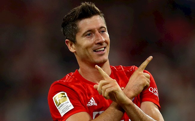 Hình ảnh quen thuộc mỗi khi Robert Lewandowski ghi bàn