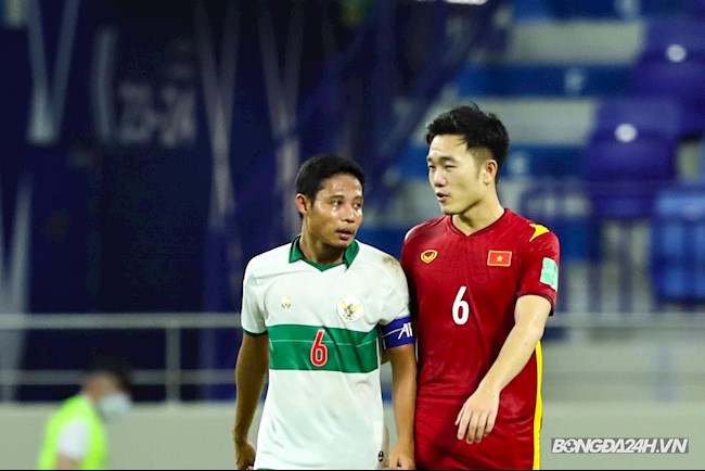 Xuân Trường an ủi đội trưởng Indonesia sau chiến thắng của ĐT Việt Nam