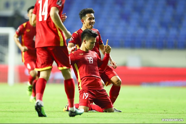Việt Nam 4-0 Indonesia: Bức tranh huy hoàng của chiến thắng 4-0 của Đội tuyển Việt Nam trước Đội tuyển Indonesia sẽ là hình ảnh đáng xem trong lòng các fan bóng đá Việt Nam! Xem lại hình ảnh về những bàn thắng tráng lệ và kịch tính của trận đấu này!