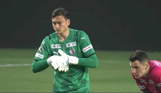 Đặng Văn Lâm bị HLV thủ môn Cerezo Osaka nhắc nhở