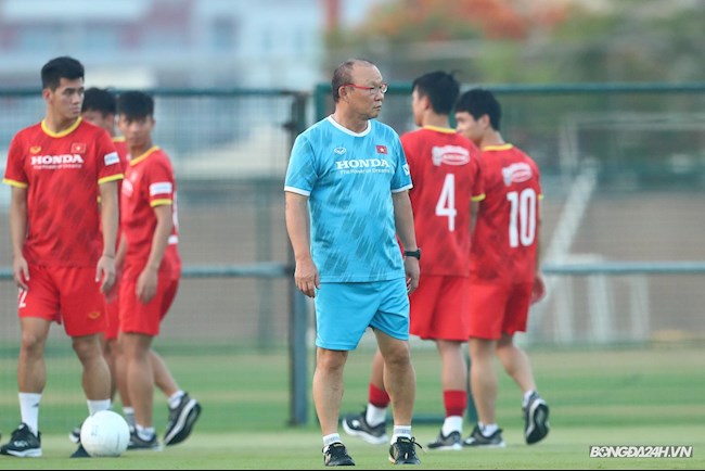 HLV Park Hang Seo chọn xong số 10 mới thay Công Phượng