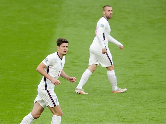 Michael Owen khen ngợi Luke Shaw và Harry Maguire