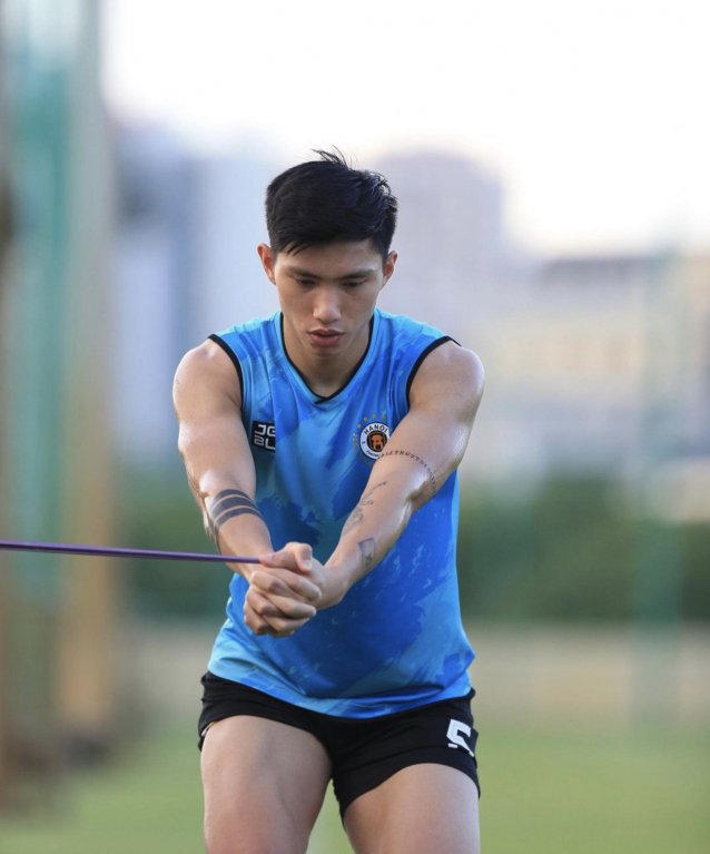 Đoàn Văn Hậu phải tập riêng trong ngày trở lại CLB Hà Nội hình ảnh