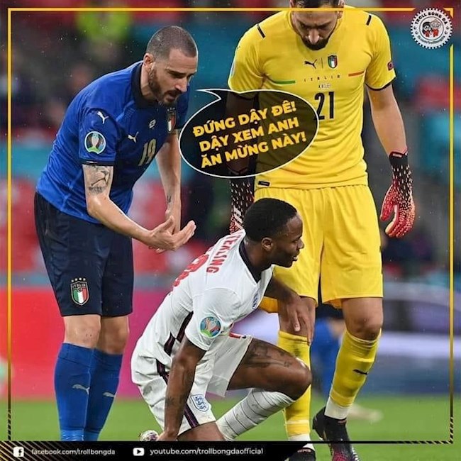 Pha bóng Sterling ngã trong vòng cấm Italia nhưng không có 11m cho tuyển Anh Pha bóng Sterling ngã trong vòng cấm Italia nhưng không có 11m cho tuyển Anh