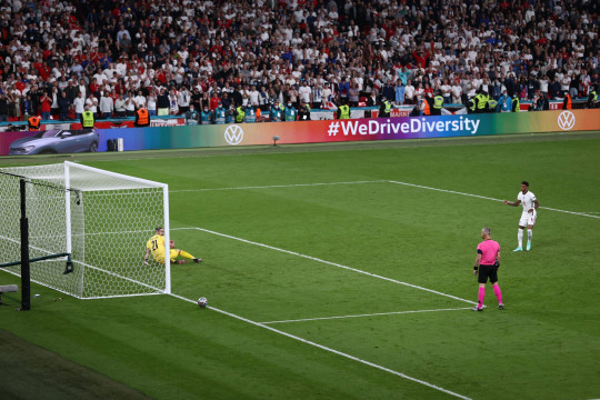 Rashford đá hỏng 11m trước Italia Rashford đá hỏng 11m trước Italia