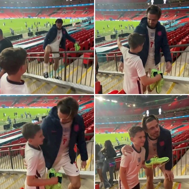 Jack Grealish tặng giày cho fan nhí Jack Grealish tặng giày cho fan nhí