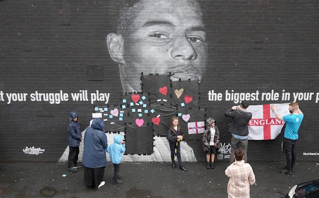 Bức tranh tường của Marcus Rashford đã được sửa chữa