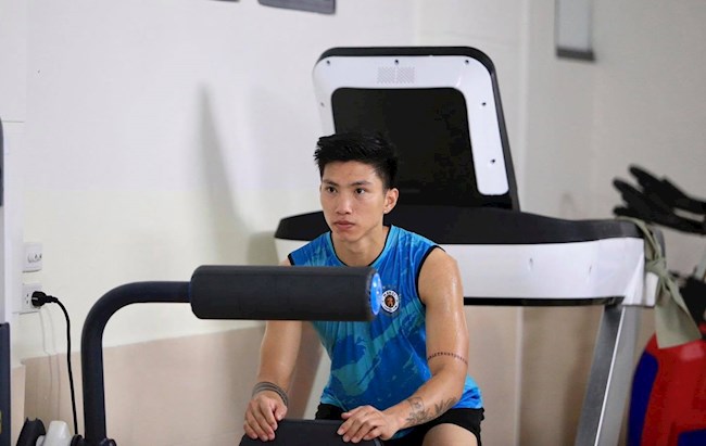 Báo Thái quan tâm tới chấn thương của Văn Hậu