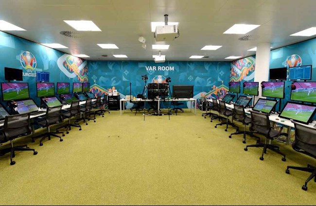 Một phòng VAR tiêu chuẩn tại EURO 2020 Một phòng VAR tiêu chuẩn tại EURO 2020