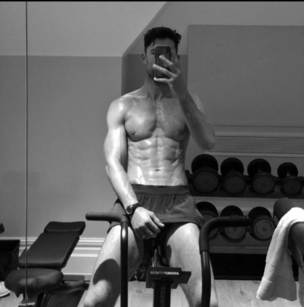 Gary Cahill khoe cơ thể săn chắc ở tuổi 36 Gary Cahill khoe cơ thể săn chắc ở tuổi 36