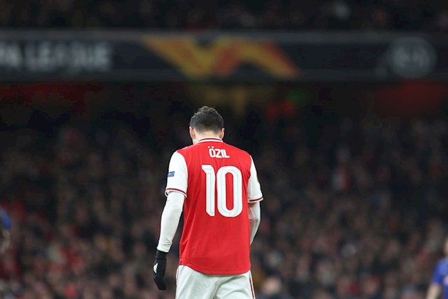 Smith Rowe nhiều khả năng sẽ thay thế Ozil đeo áo số 10 của Arsenal Smith Rowe nhiều khả năng sẽ thay thế Ozil đeo áo số 10 của Arsenal