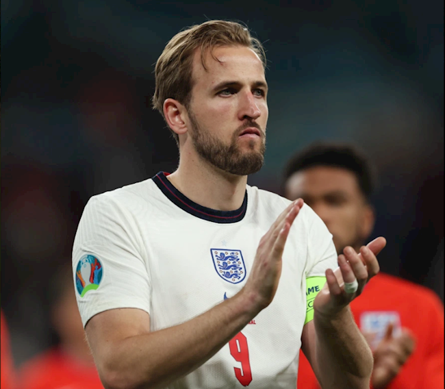 Harry Kane được nhìn thấy chơi Golf cùng với Peter Crouch