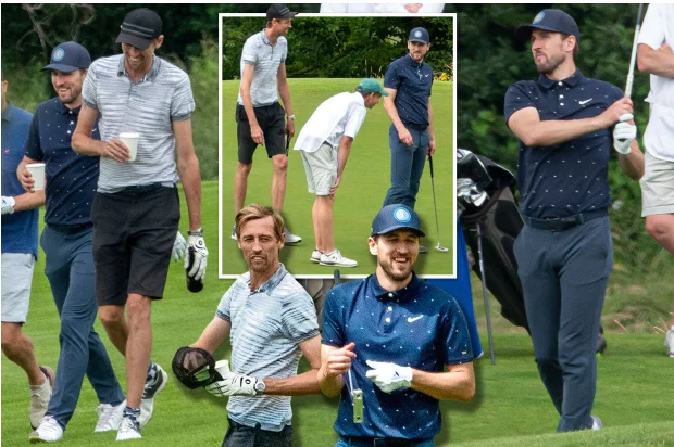 Harry Kane được nhìn thấy chơi Golf cùng với Peter Crouch