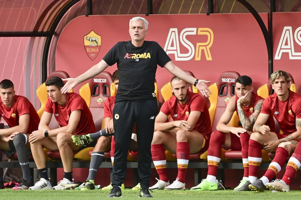 Roma của Mourinho thắng Montecatini với tỷ số 10-0