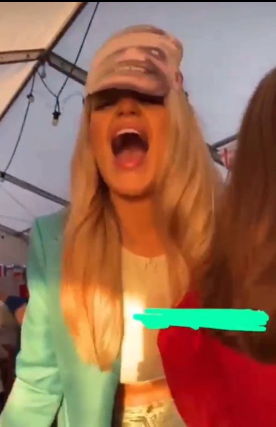 Vợ Pickford cũng quẩy cực sung