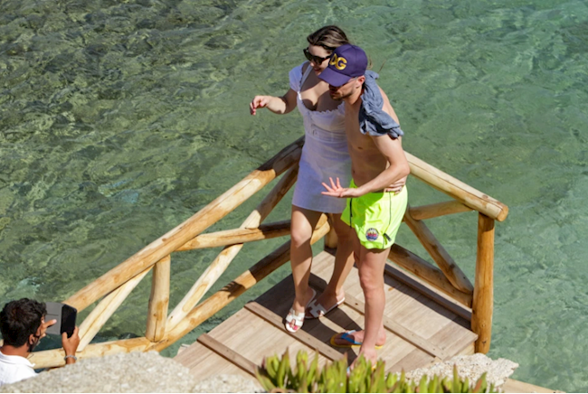 Jorginho đi nghỉ cùng bạn gái