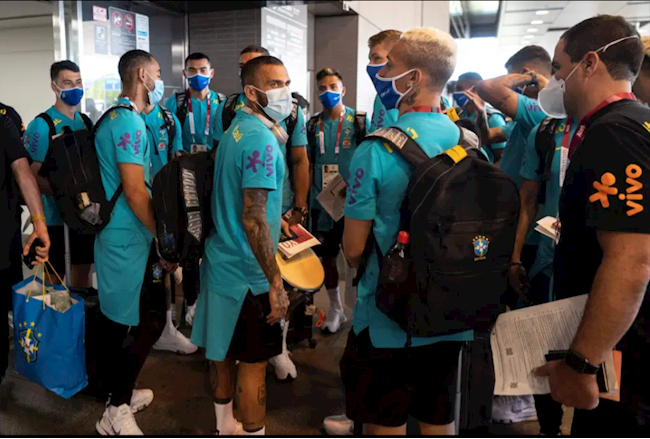 Alves mang trống từ Brazil tới Nhật Bản tham dự Olympic Tokyo 2020
