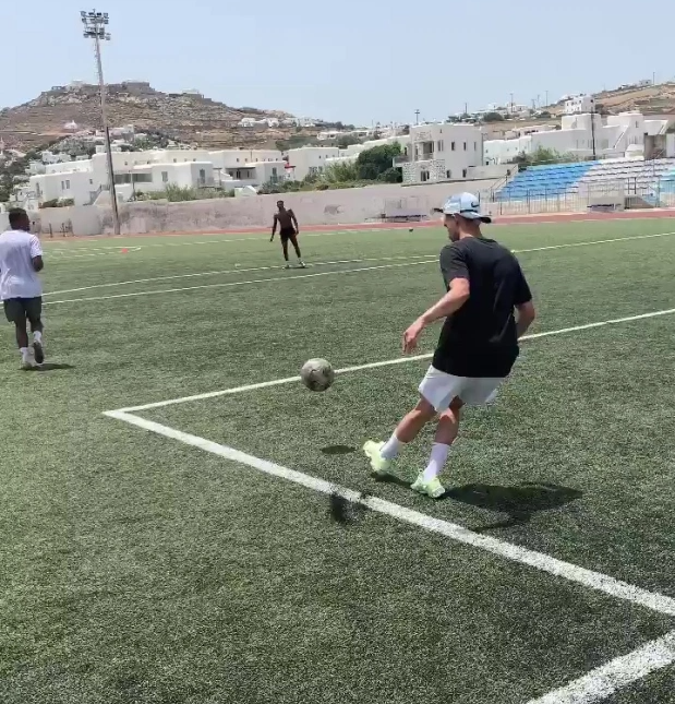 Jesse Lingard hội ngộ với Adnan Januzaj ở Hy Lạp Jesse Lingard hội ngộ với Adnan Januzaj ở Hy Lạp