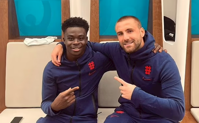Luke Shaw: “Saka như con trai tôi”