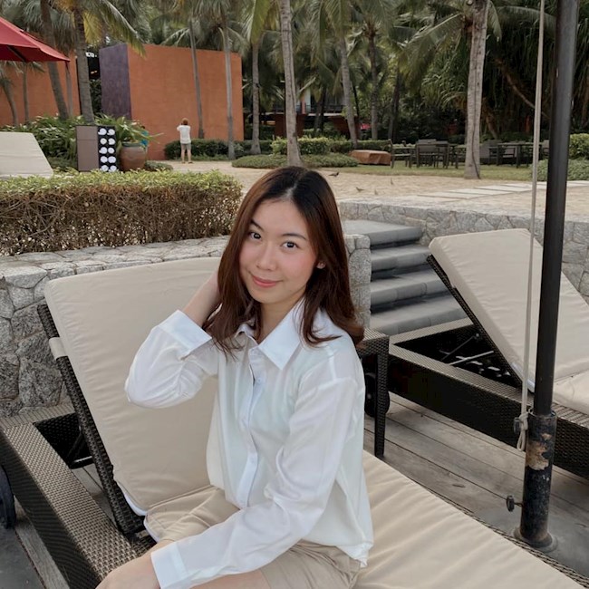 HLV Kiatisuk khoe ảnh con gái lớn nhân dịp sinh nhật