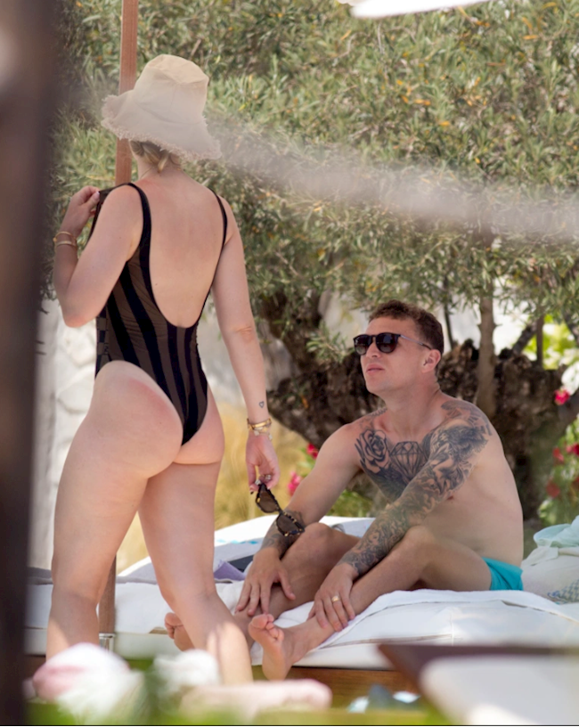 Kieran Trippier và vợ đi nghỉ ở Tây Ban Nha