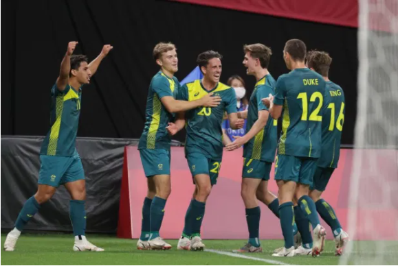 Úc đánh bại Argentina 2-0