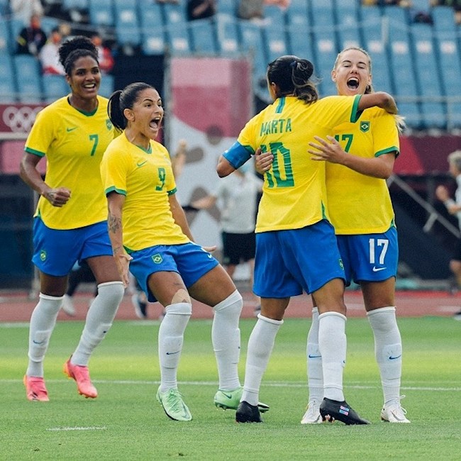 Marta lập kỷ lục ấn tượng trong màu áo tuyển nữ Brazil