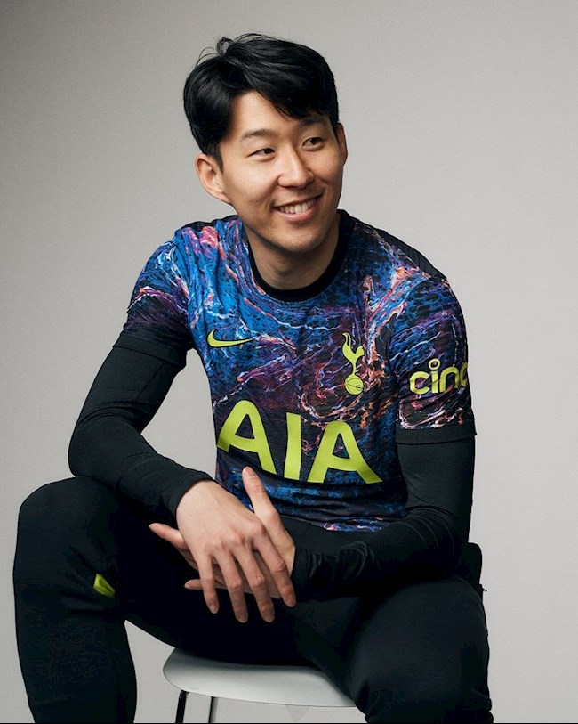 Áo đấu sân khách Tottenham 2021/22