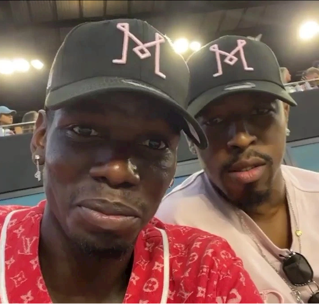 Pogba chụp ảnh thân mật với Presnel Kimpembe