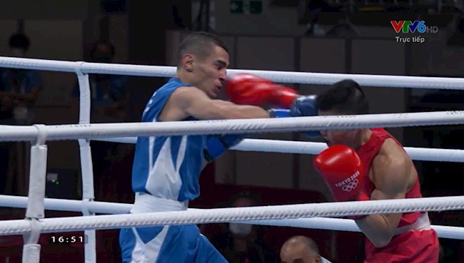 VĐV Nguyễn Văn Đương vừa đánh thẳng mặt Aliyev Tayfur của Azerbaijan VĐV Nguyễn Văn Đương vừa đánh thẳng mặt Aliyev Tayfur của Azerbaijan
