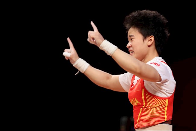 Hou Zhihui mang về tấm HCV thứ hai cho đoàn thể thao Trung Quốc ở môn cử tạ dưới 49 kg nữ Hou Zhihui mang về tấm HCV thứ hai cho đoàn thể thao Trung Quốc ở môn cử tạ dưới 49 kg nữ